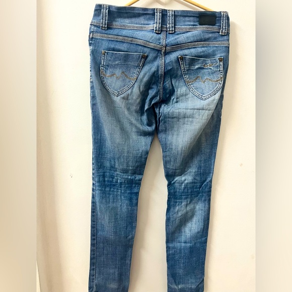 Pepe Jeans low waist double buttoned narrow fit jeans.. Waist - 30 inch - Picture 5 of 5